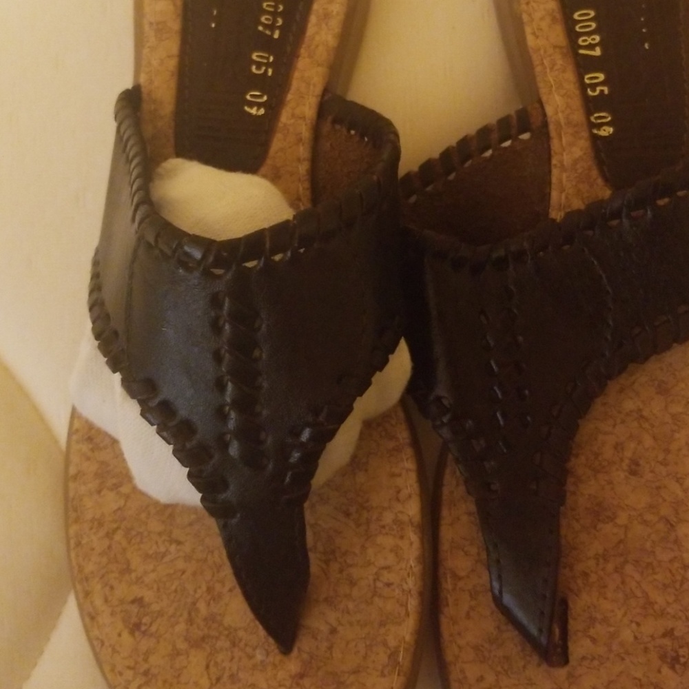 sandles - Picture 4 of 4